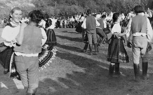 Tance s vyhadzovaním v myjavsko-trenčianskej oblasti - F08__Sellacka, Kalnica, okolo roku 1946, Archív Igor Jelínek