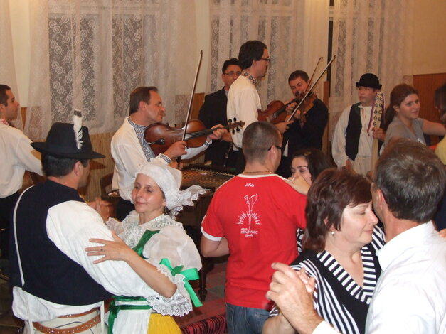 Tanečná zábava v Miškech Dedinke