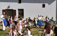 Systém vzdelávacích aktivít centra tradičnej kultúry v myjave - F001_Škola tanca na edukačnom podujatí Varenie lekváru  v Gazdovskom dvore_2024_TITULKA